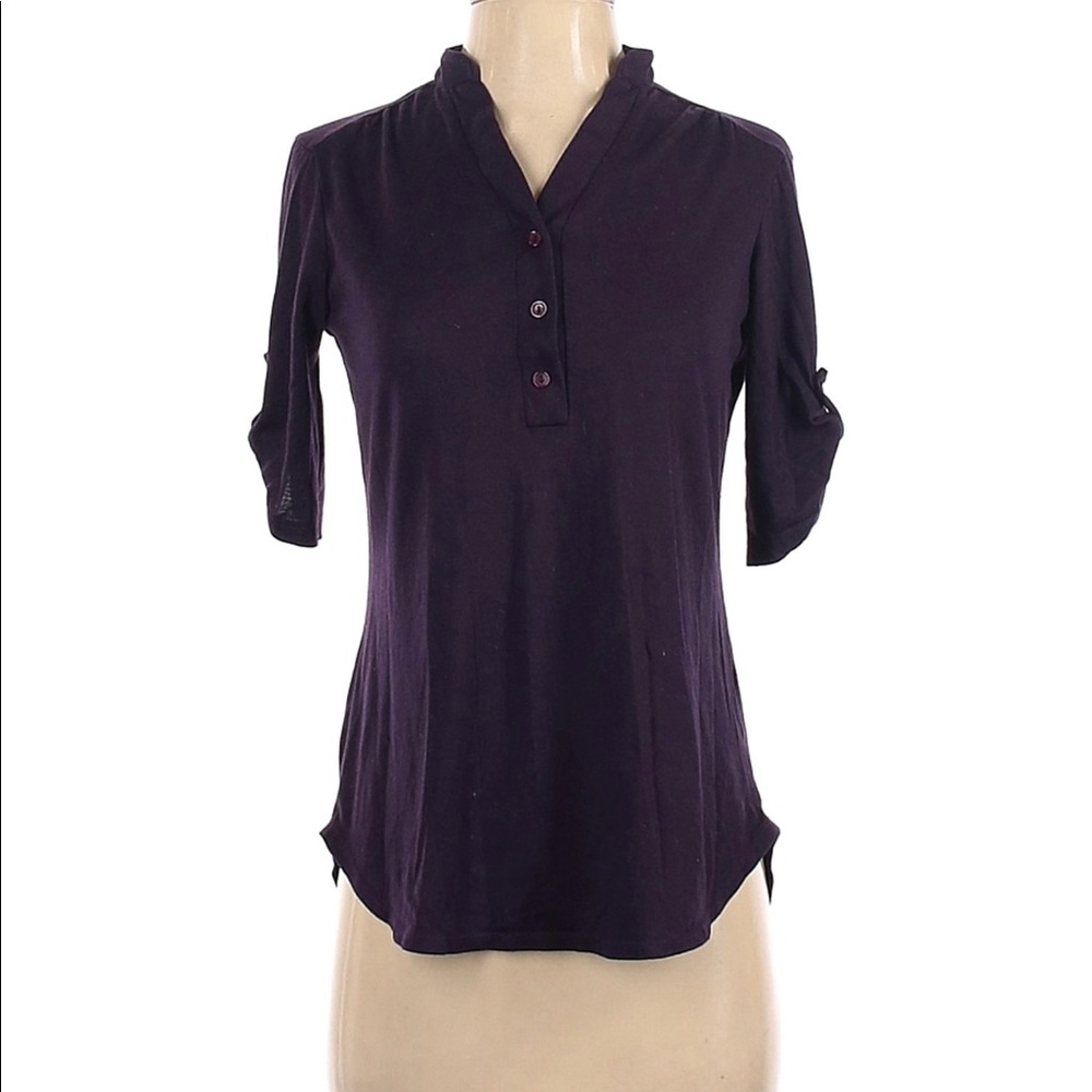 This is a causal or business wear blouse size small